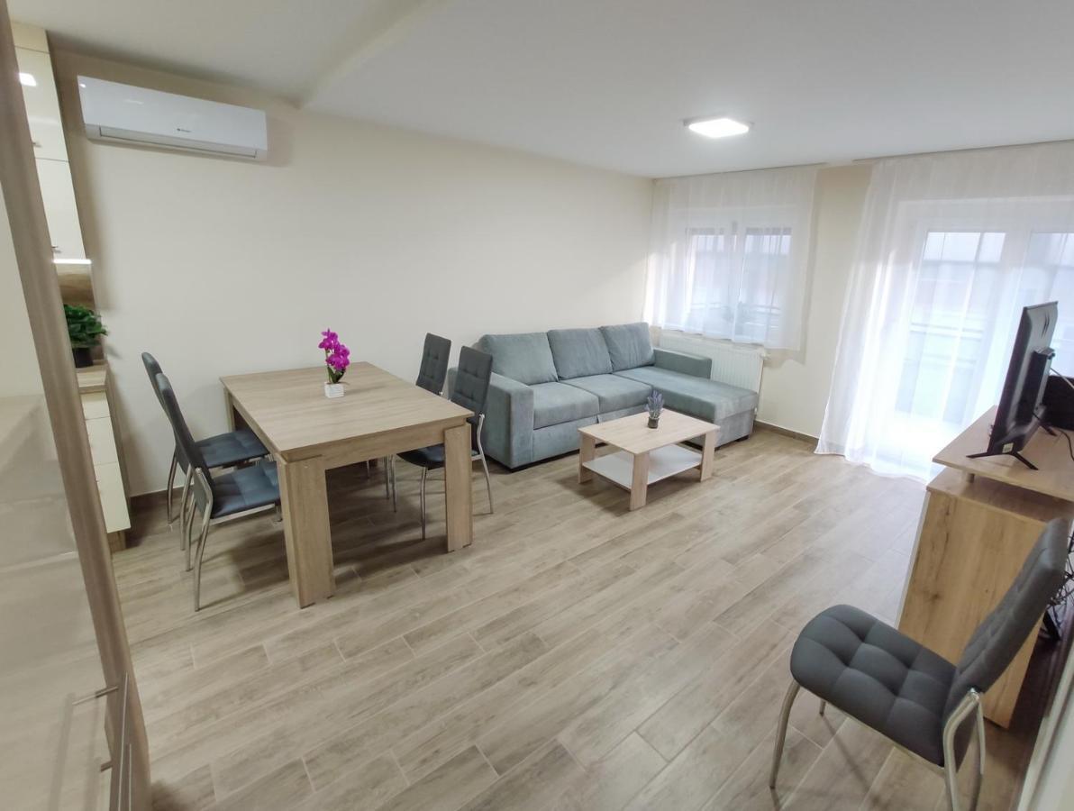 Trika Apartman Sárvár Zewnętrze zdjęcie