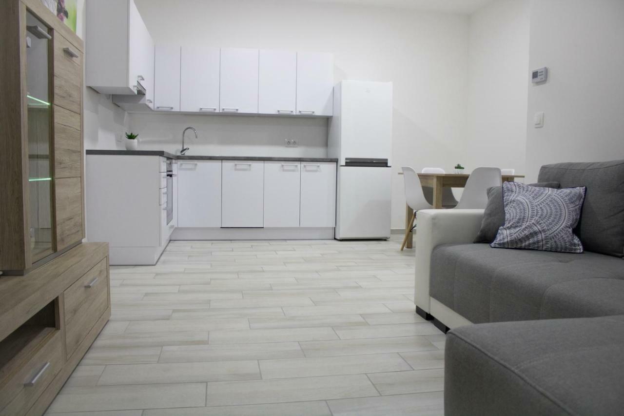 Trika Apartman Sárvár Zewnętrze zdjęcie
